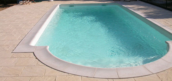 Création piscine béton à Lagorce