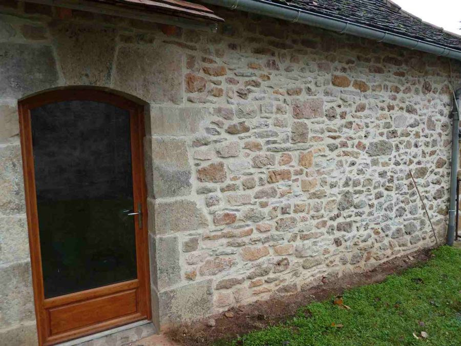 Joint à la chaux, façade en pierre Saint-Symphorien-de-Mahun