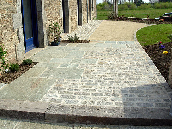 Dallage, terrasse, chape pavée à Saint-Laurent-les-Bains